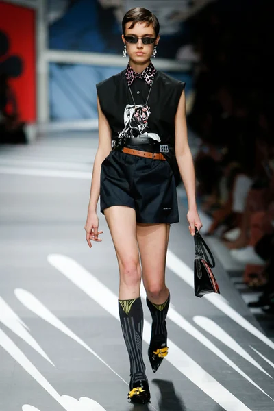 Look 17